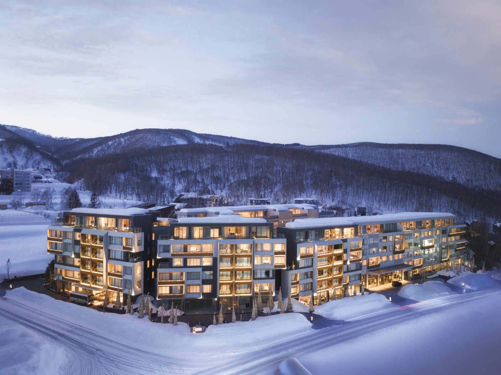 Setsu Niseko at dusk